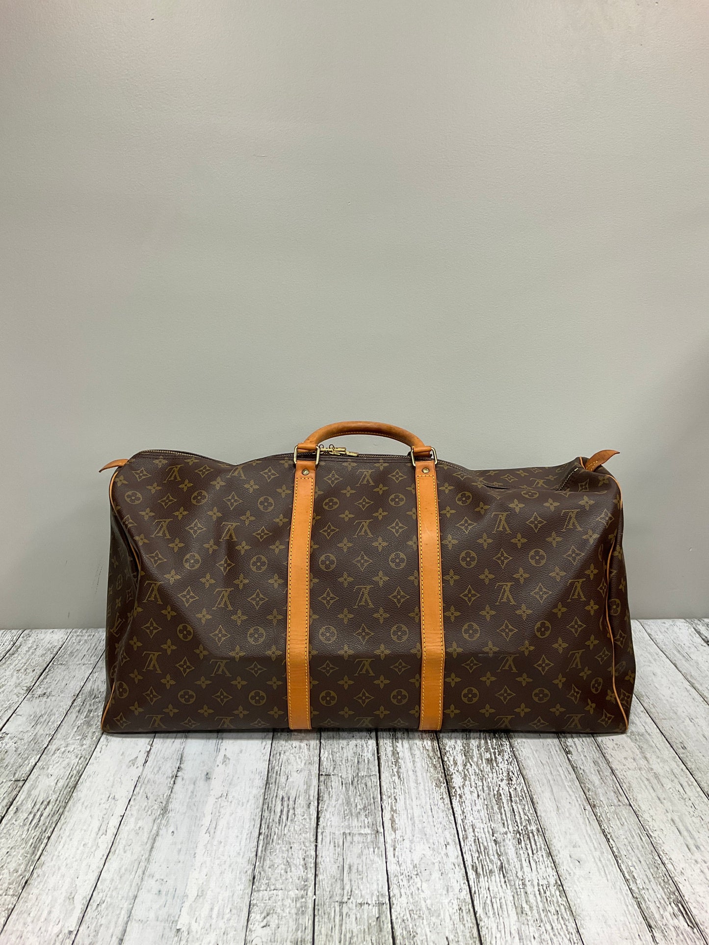 Duffle And Weekender Designer By Louis Vuitton  Size: Large