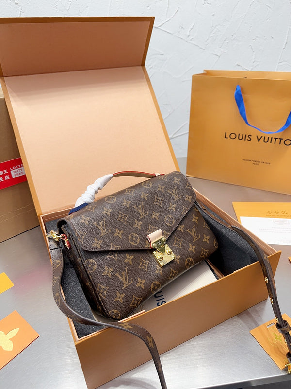 Franco Shops - Louis Vuittons  - 15024