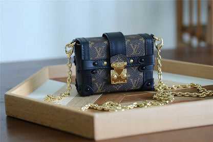 Franco Shops - Louis Vuittons  - 9322