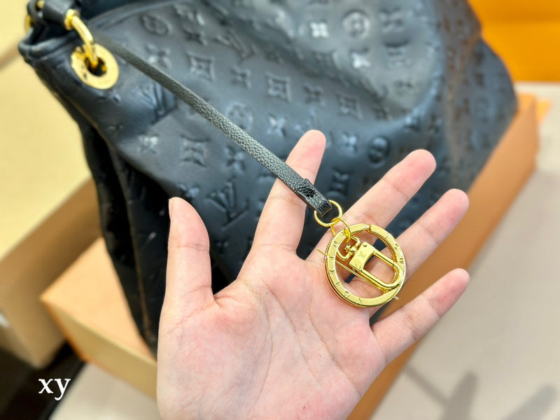 Franco Shops - Louis Vuittons  - 15008