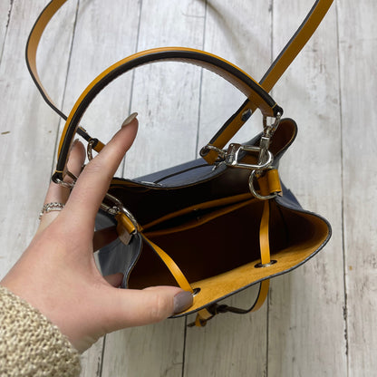 Handbag Luxury Designer By Louis Vuitton  Size: Medium