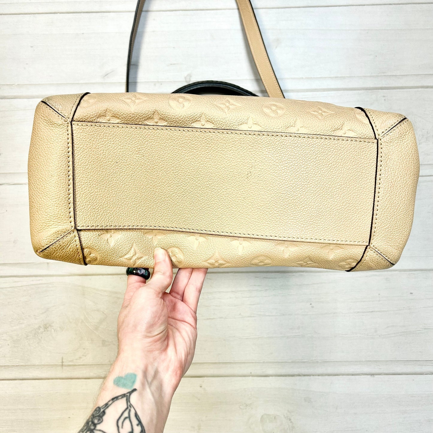 Handbag Luxury Designer By Louis Vuitton  Size: Large