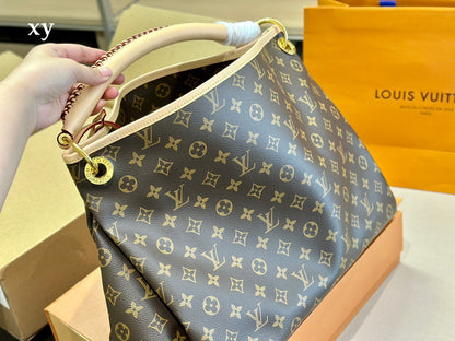 Franco Shops - Louis Vuittons  - 15006