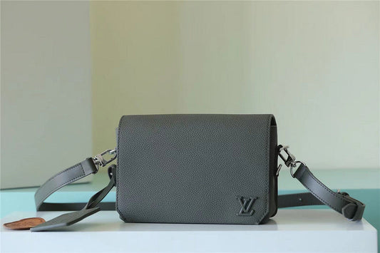 Franco Shops - Louis Vuittons  - 9967