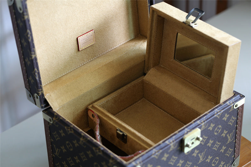 Franco Shops - Louis Vuittons  - 9519