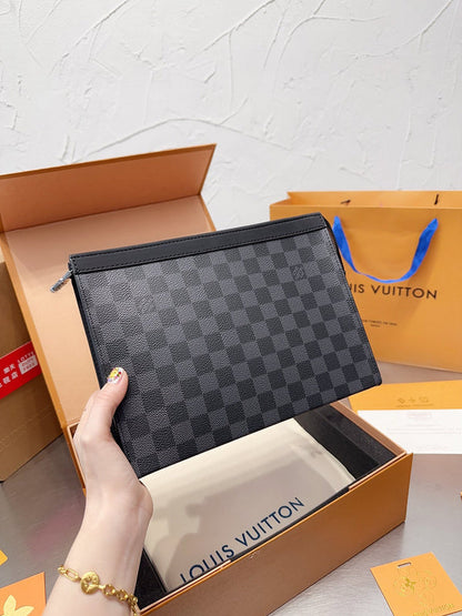Franco Shops - Louis Vuittons  - 15018