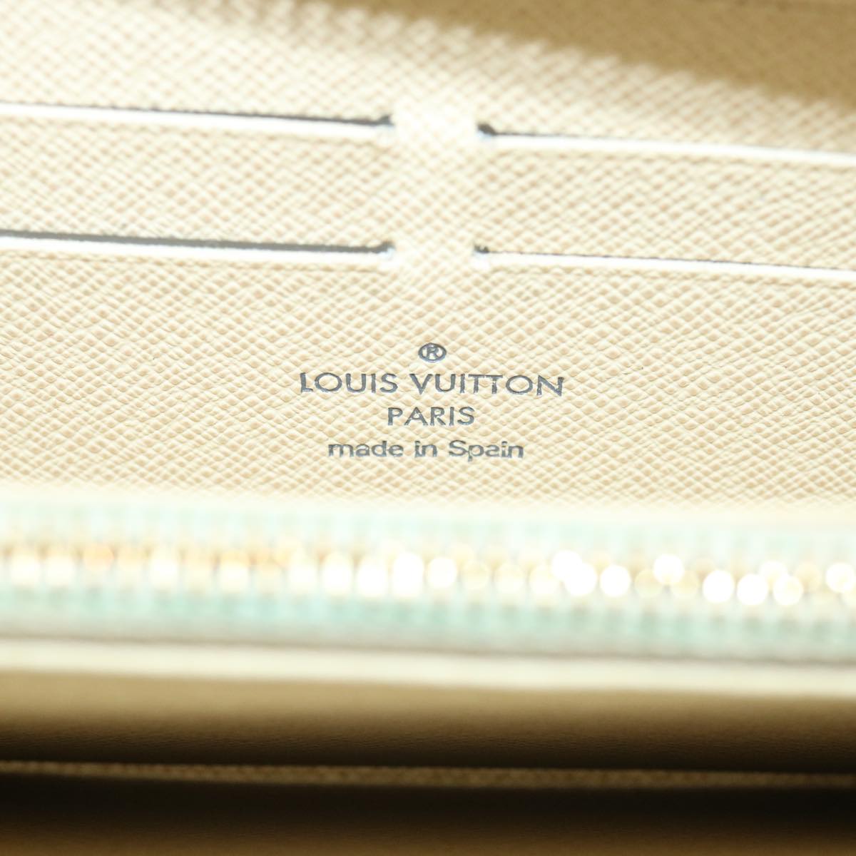Louis Vuitton Zippy wallet