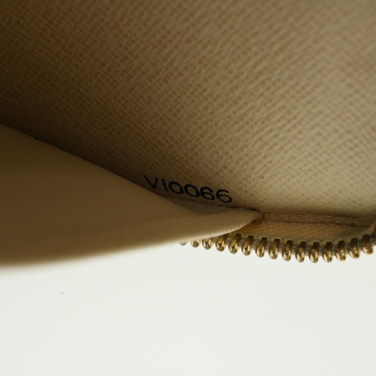 Louis Vuitton Zippy organizer