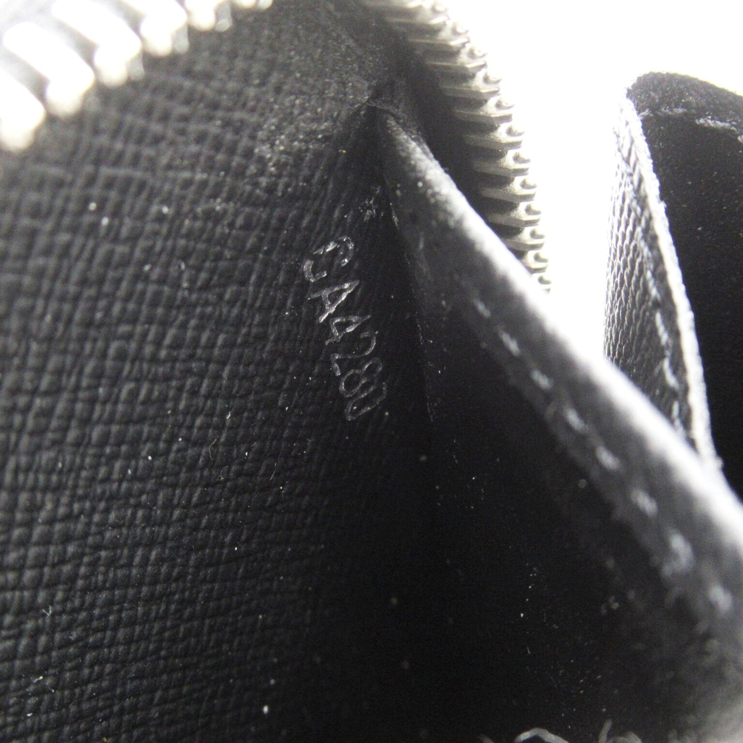 LOUIS VUITTON Zippy Dragonne Black Black Taiga leather M69409