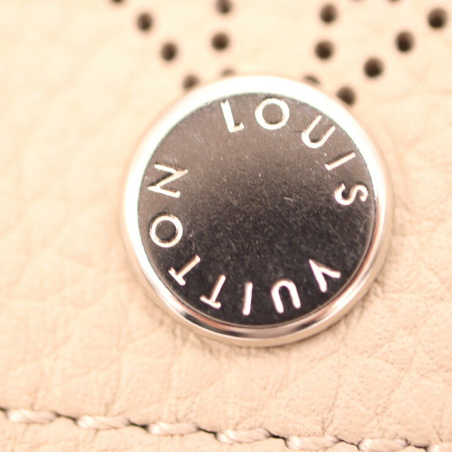 LOUIS VUITTON Portefeuille Iris Bifold Wallet M60144 Monogram Mahina Galle Beige Series Silver Hardware Long
