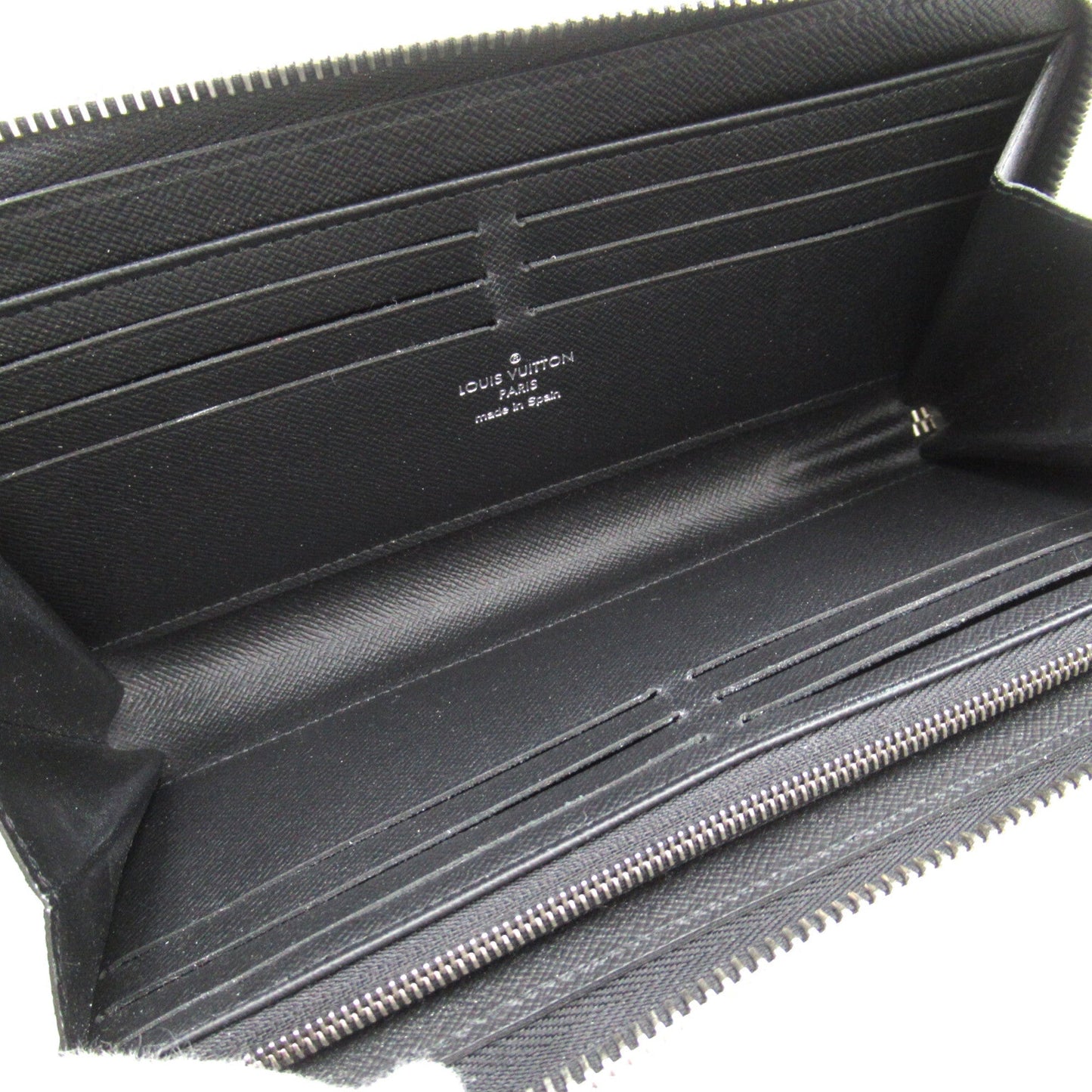 LOUIS VUITTON Zippy Dragonne Black Black Taiga leather M69409