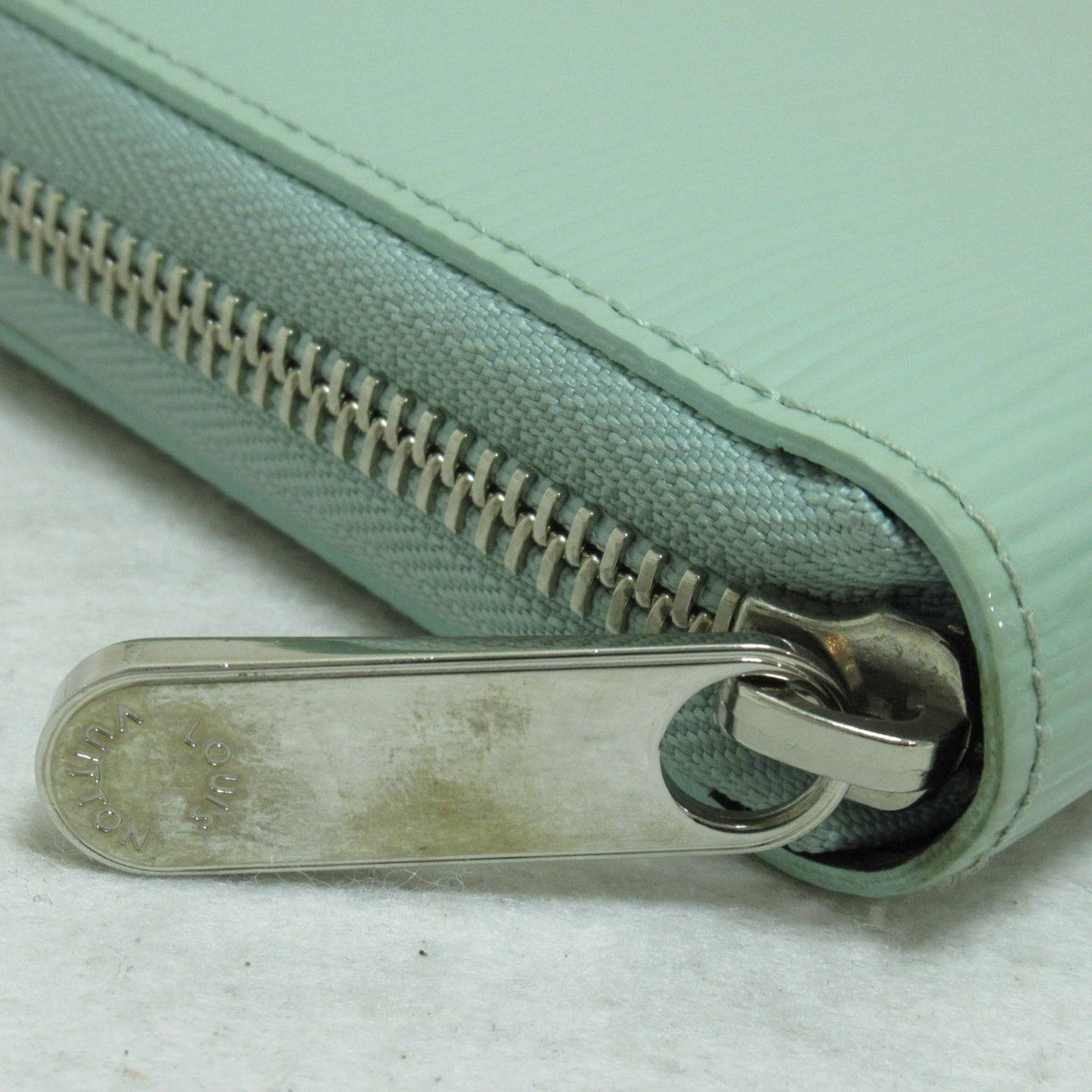 LOUIS VUITTON Zippy wallet Green Amand Epi-electric leather M60313