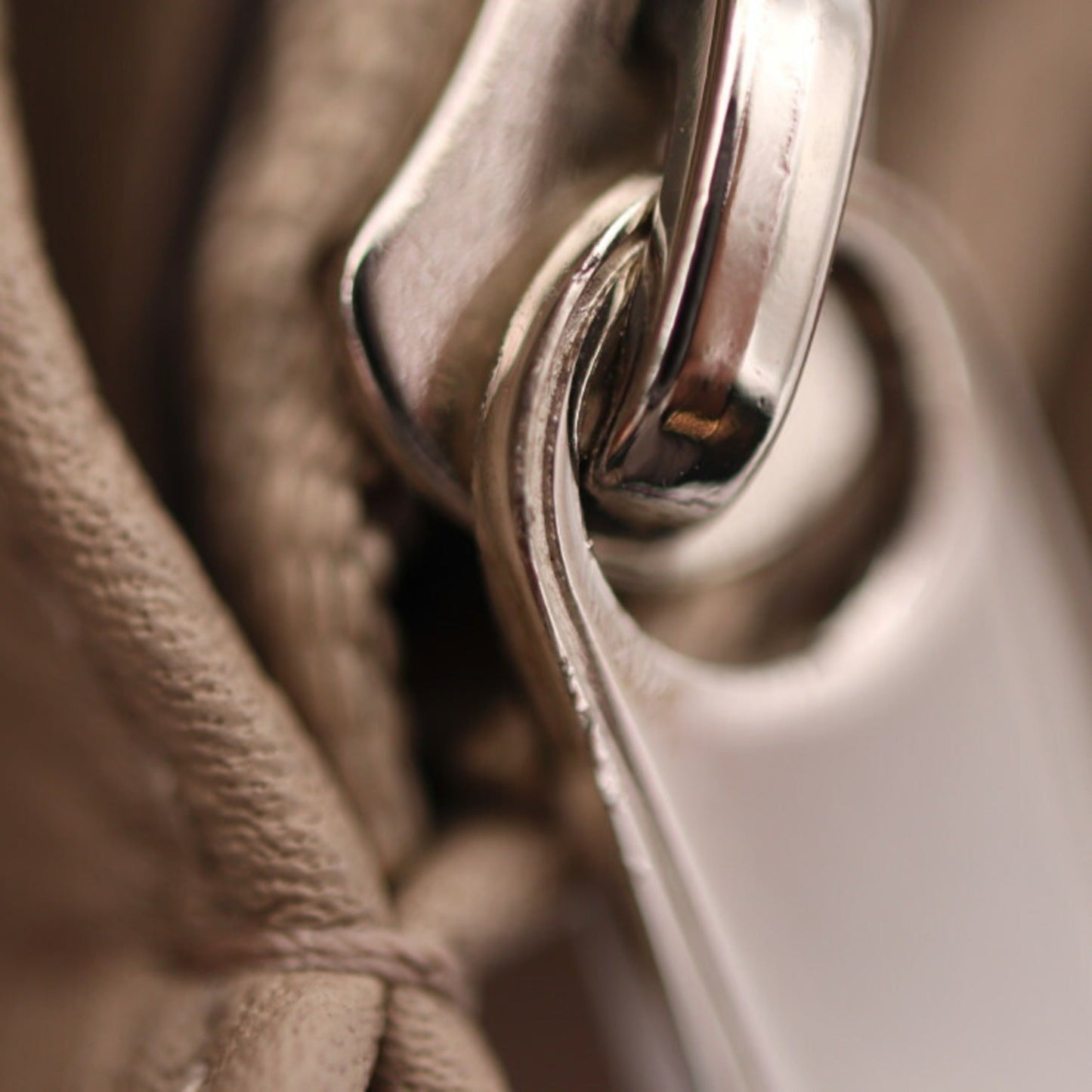 LOUIS VUITTON Portefeuille Iris Bifold Wallet M60144 Monogram Mahina Galle Beige Series Silver Hardware Long
