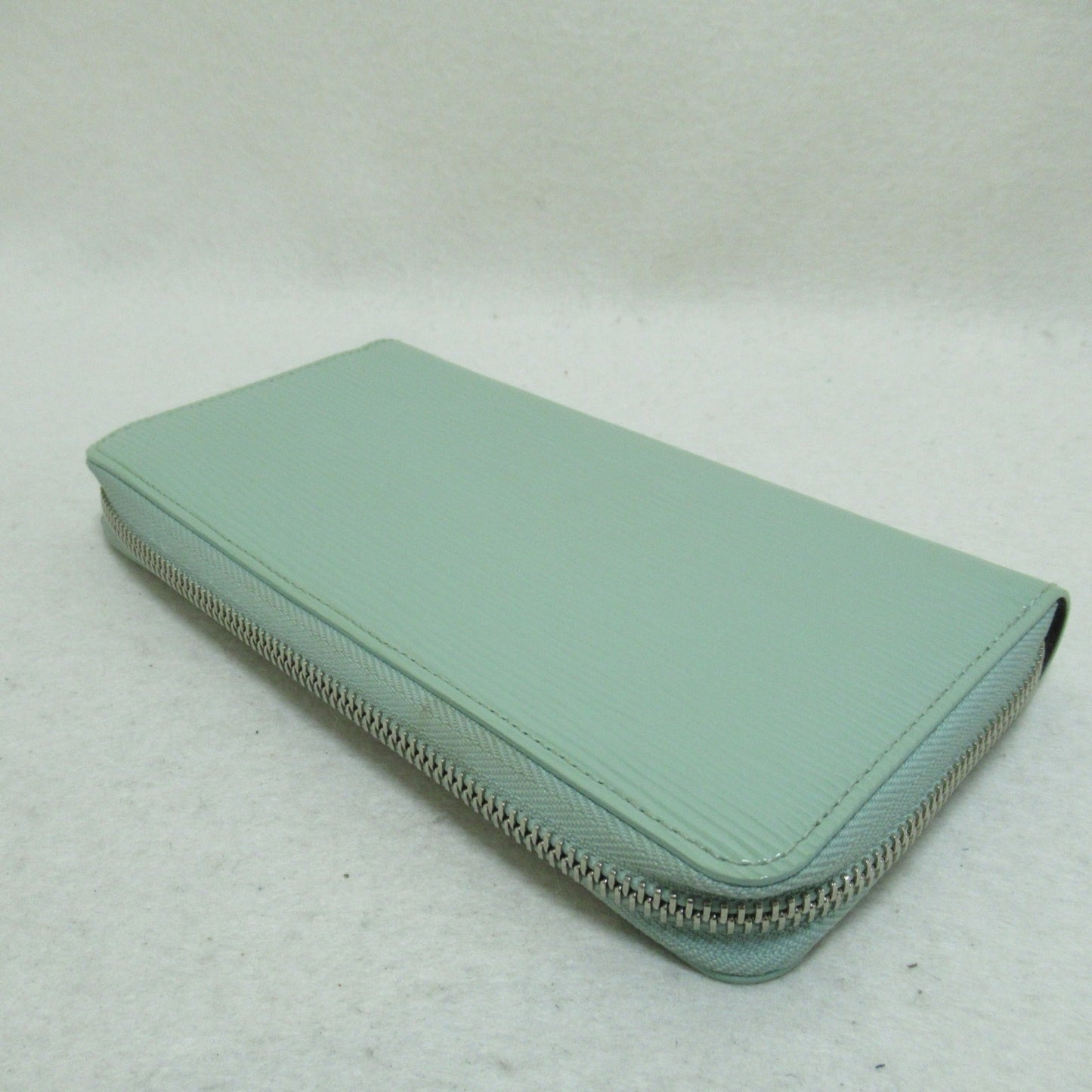 LOUIS VUITTON Zippy wallet Green Amand Epi-electric leather M60313