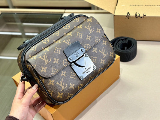 Franco Shops - Louis Vuittons  - 14985