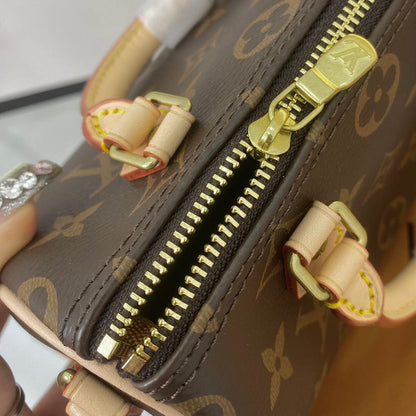 Franco Shops - Louis Vuittons  - 15071