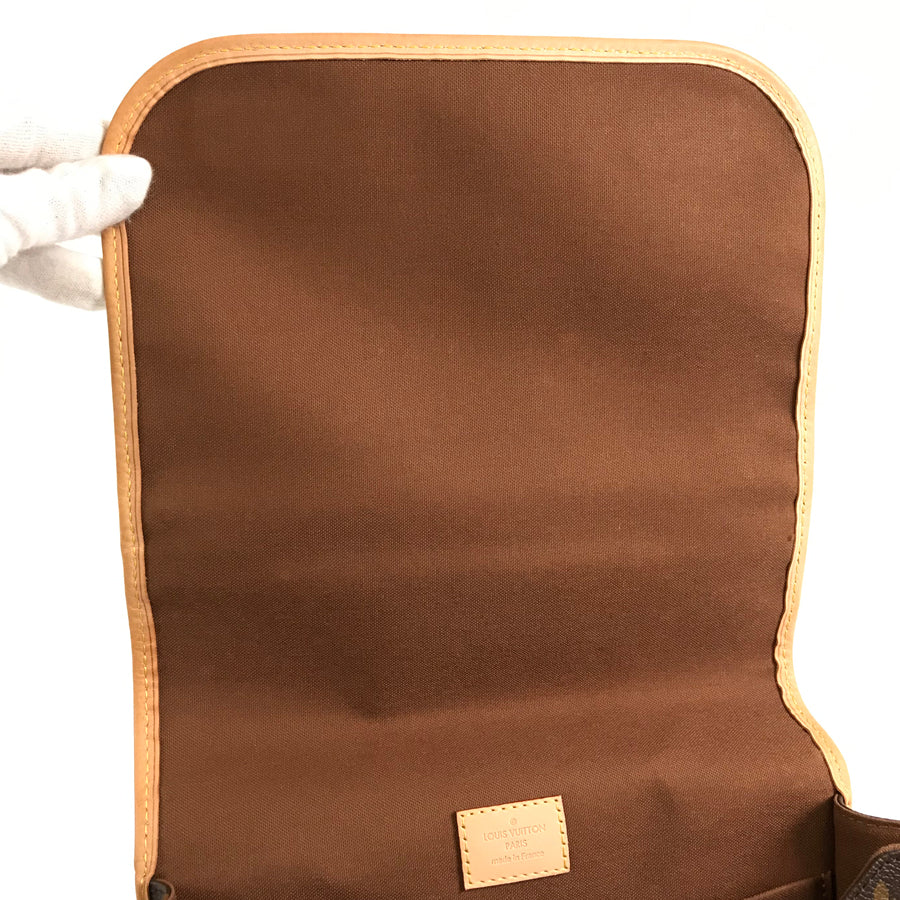 LOUIS VUITTON Messenger bag