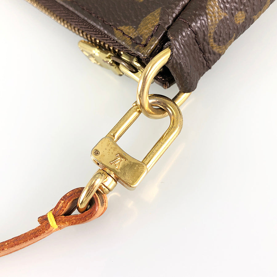 LOUIS VUITTON Monogram Pochette Accessoires Pouch