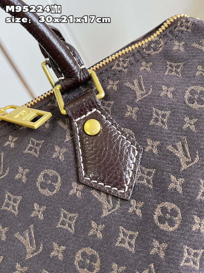 Franco Shops - Louis Vuittons  - 15335