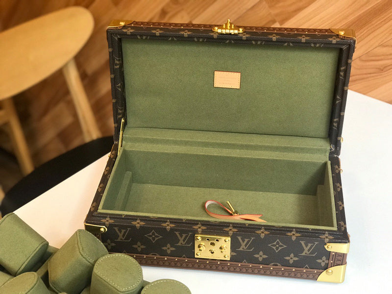 Franco Shops - Louis Vuittons  - 9497