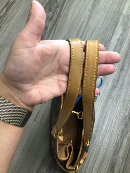 Handbag Luxury Designer By Louis Vuitton  Size: Medium