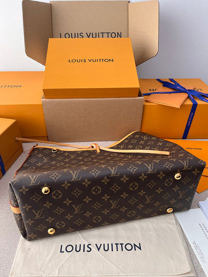 Franco Shops - Louis Vuittons  - 15841