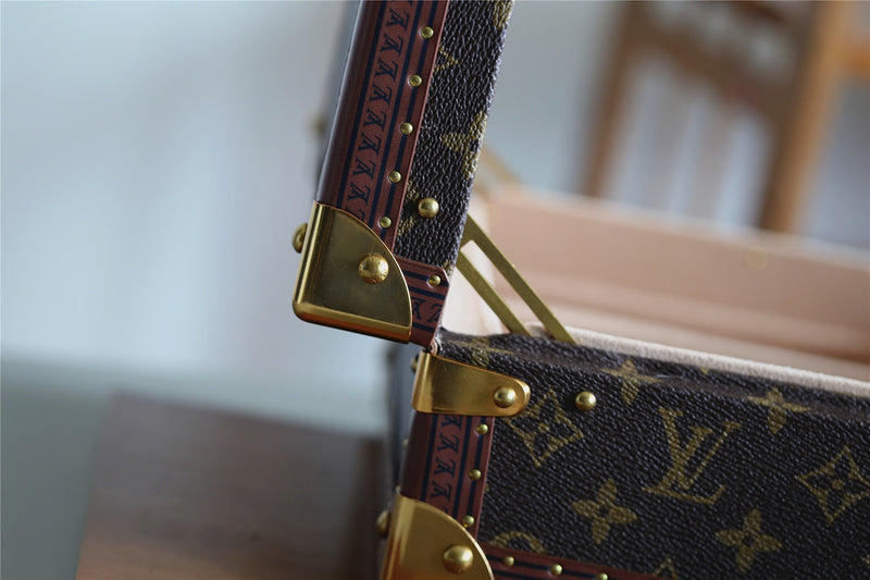 Franco Shops - Louis Vuittons  - 9539