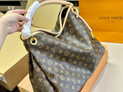 Franco Shops - Louis Vuittons  - 15006
