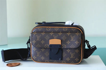 Franco Shops - Louis Vuittons  - 10090