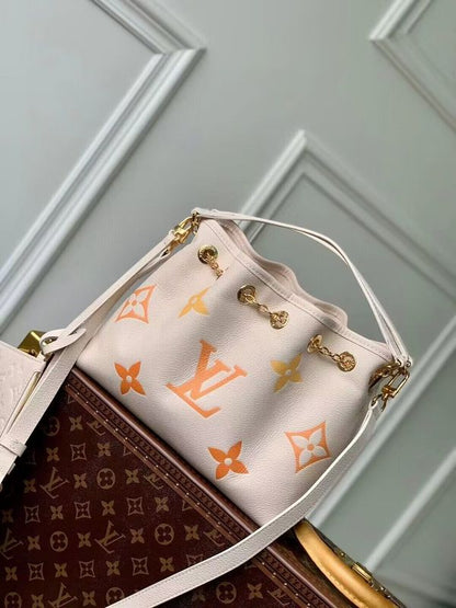 Franco Shops - Louis Vuittons  - 15366