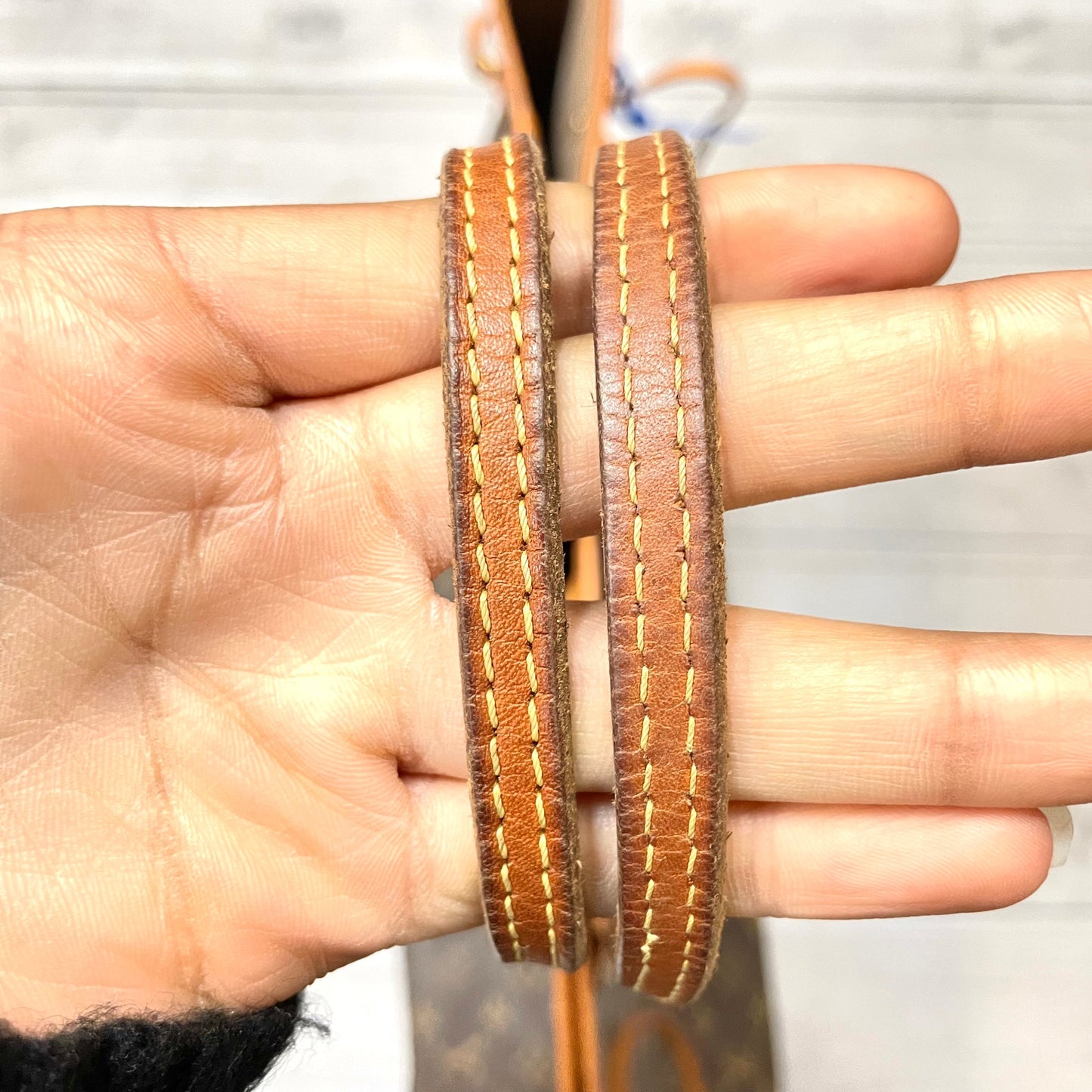 Handbag Luxury Designer By Louis Vuitton  Size: Large