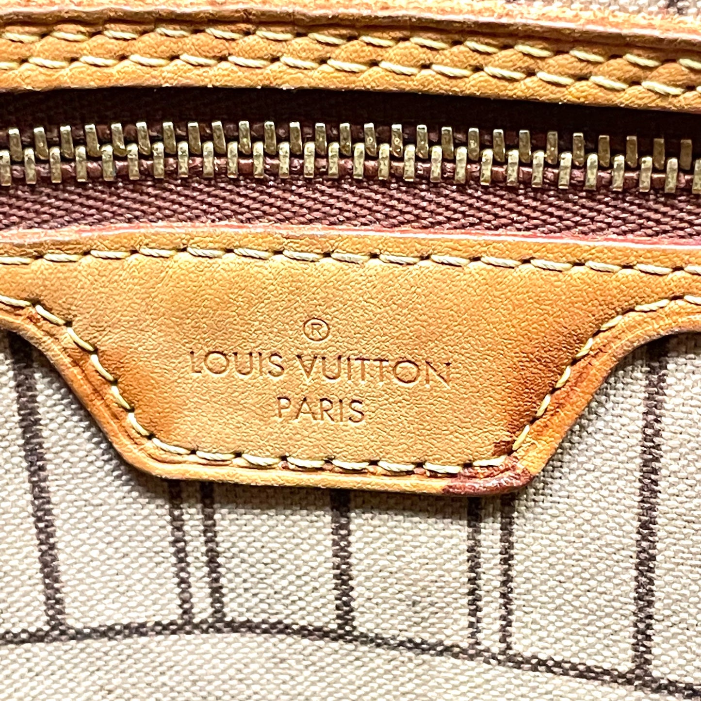 Handbag Luxury Designer By Louis Vuitton  Size: Large