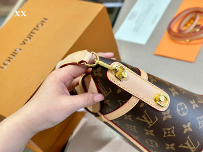 Franco Shops - Louis Vuittons  - 15044