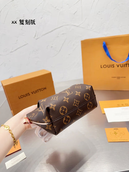 Franco Shops - Louis Vuittons  - 14918