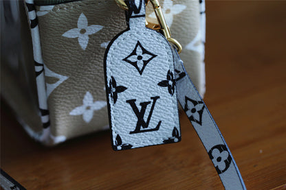 Franco Shops - Louis Vuittons  - 9394
