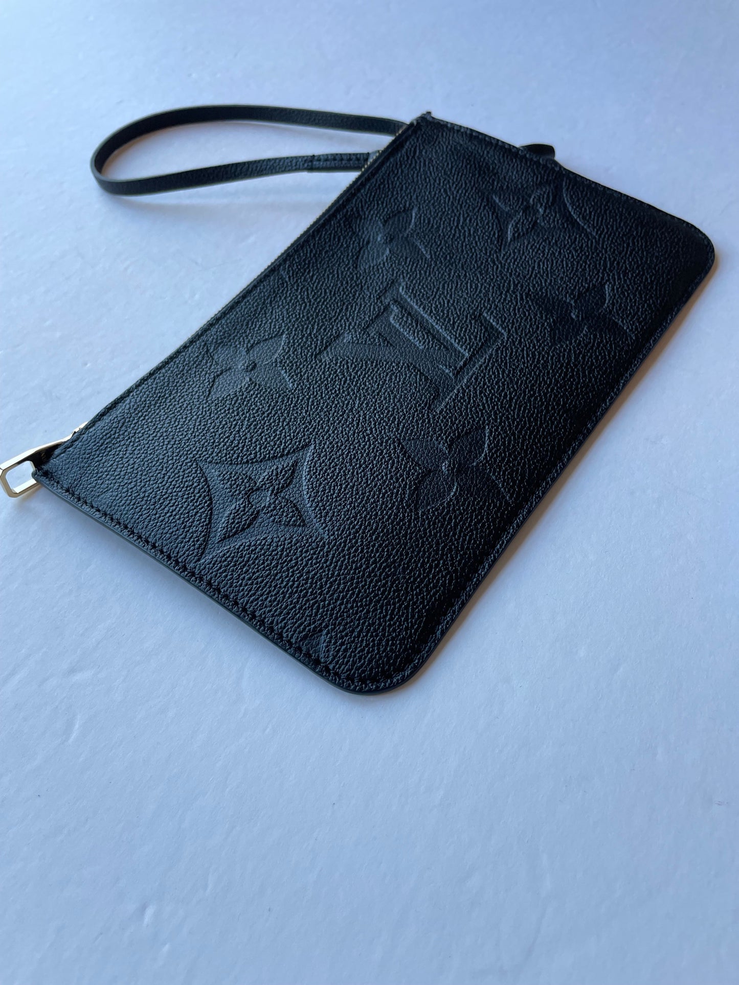 Clutch Luxury Designer By Louis Vuitton  Size: Large