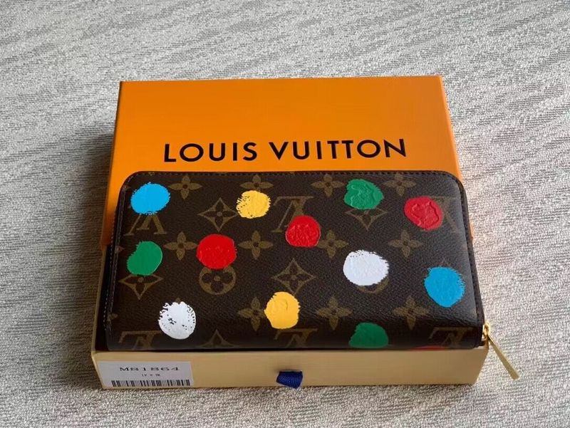 Franco Shops - Louis Vuittons  - 15756
