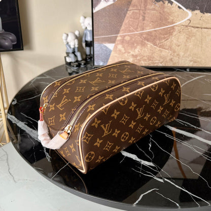 Franco Shops - Louis Vuittons  - 15728