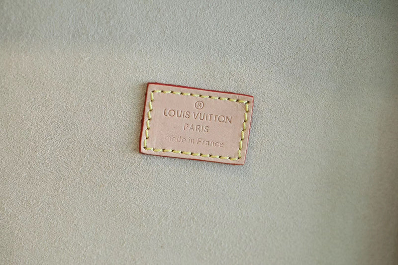 Franco Shops - Louis Vuittons  - 9529