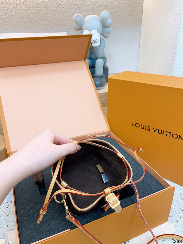 Franco Shops - Louis Vuittons  - 14972