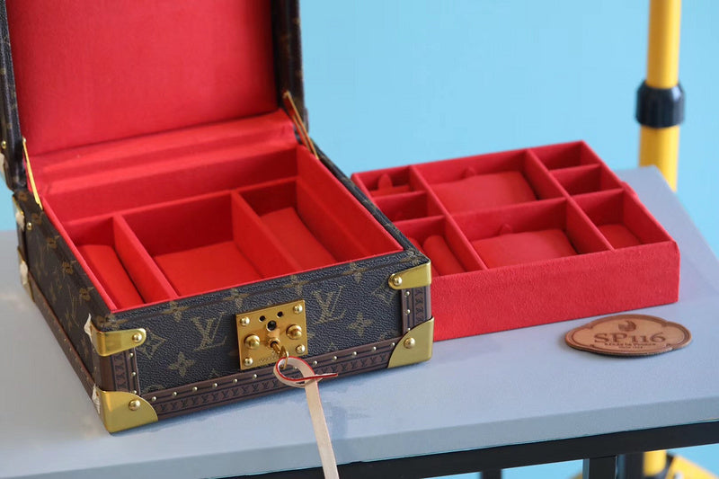 Franco Shops - Louis Vuittons  - 9532