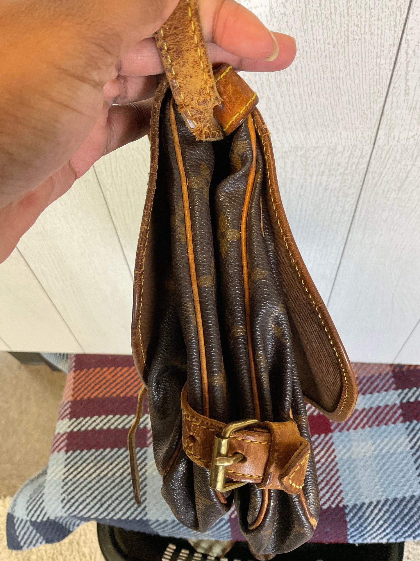 Crossbody Luxury Designer By Louis Vuitton  Size: Medium