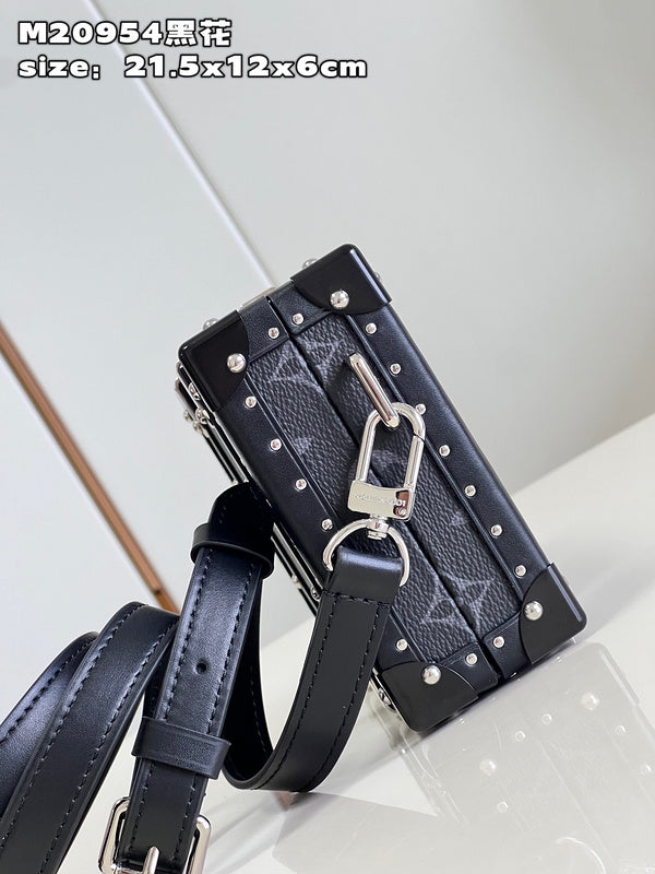Franco Shops - Louis Vuittons  - 15399