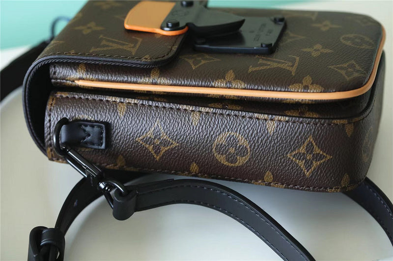 Franco Shops - Louis Vuittons  - 9924
