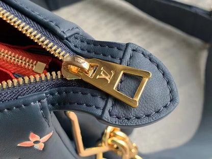 Franco Shops - Louis Vuittons  - 15808