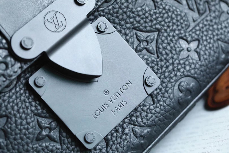 Franco Shops - Louis Vuittons  - 10102