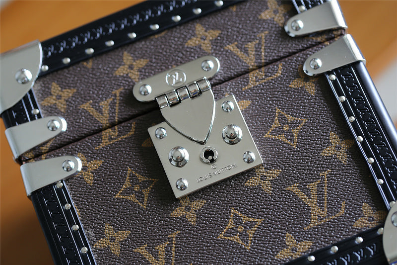 Franco Shops - Louis Vuittons  - 9535