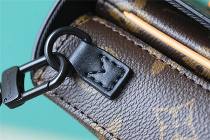 Franco Shops - Louis Vuittons  - 9924