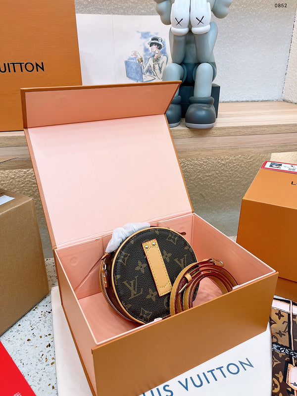 Franco Shops - Louis Vuittons  - 15105