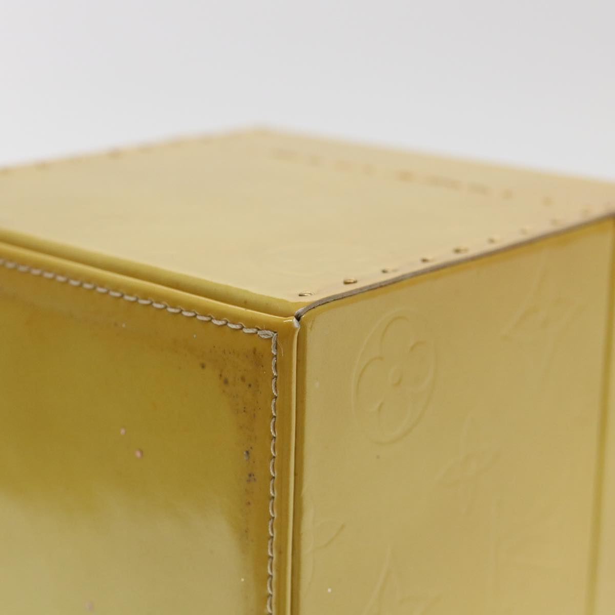 LOUIS VUITTON Monogram Vernis Bleecker Cosmetic Pouch Beige M91002 Auth 39256